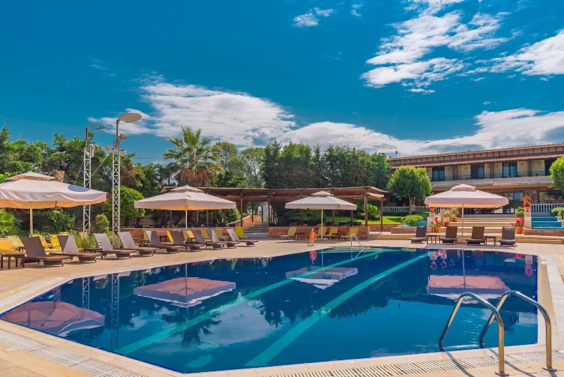 아발론 호텔 테르마이코스