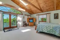 Griffin Lakefront on Lake Wallenpaupack with Private Dock, AC - Sleeps 10