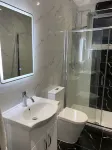Icare Lodge Safwaan House Hotel di Barking