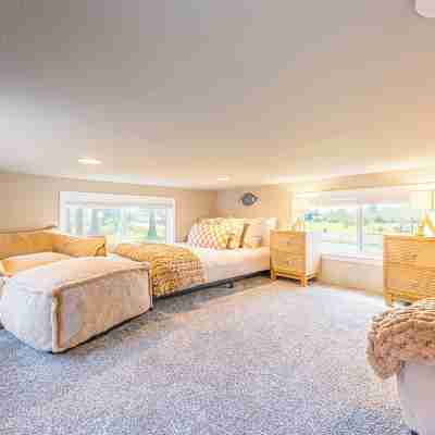 Rainforest Retreat Tiny Home: Bohemian Cottage Rooms