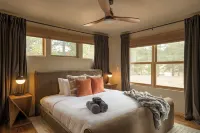 山間迷人度假小屋 - 熱水浴缸, 絕美景觀, 火爐 & 4英畝