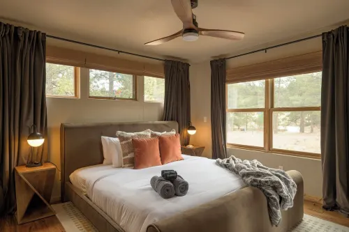 Charming Mtn Cabin Getaway - Hot Tub, Stunning Views, Fire Pit  & 4 Acres