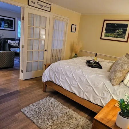 Peaceful Oasis Steps from Mohegan Sun