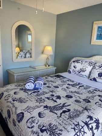 Waterview 2Bedroom Condo in Lovely St Pete Beach Отели в г. Сейнт Пит Бич