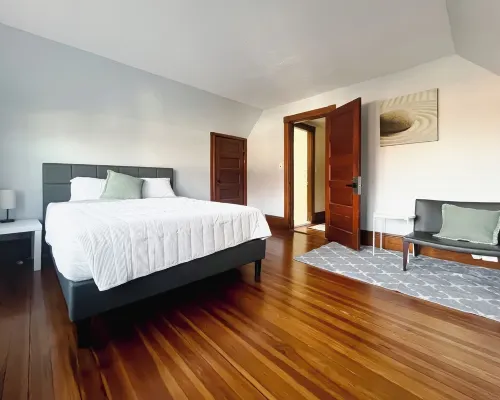 Cozy 2-bedroom apartment in charming Dedham - Legacy Mall with WiFi Hotels in Dedham
