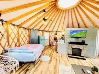 Unique Stay! Yurt with Mountain View, 1 min to Breweries & Hiking, 5 min to Lake