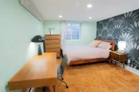2-Bedroom Apartment with Kitchen in Lander