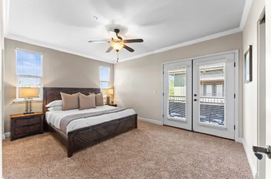 NEW Chic 2BR Stay with Heated Pool, Gym & Mini Golf