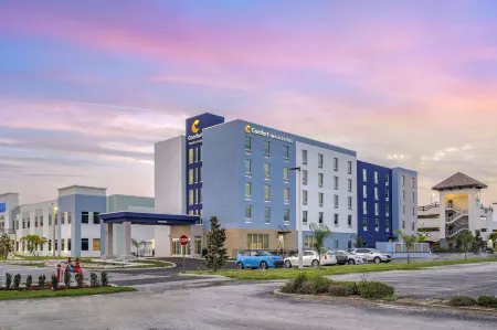 Comfort Inn & Suites New Port Richey Downtown District Отели рядом с достопримечательностью «Jasmin Park»