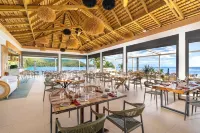 Cook's Bay Hotel & Suites Hotels in Te'avaro