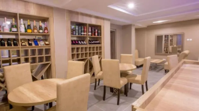 Ivana Residence Apartments and Suites