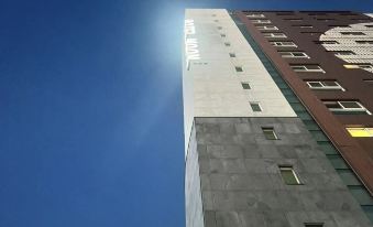 Hotel Moon