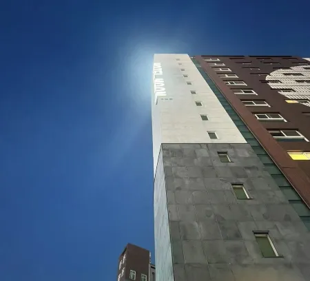 Hotel Moon Отели рядом с достопримечательностью «Jeju Jeolmul Natural Recreation Forest»