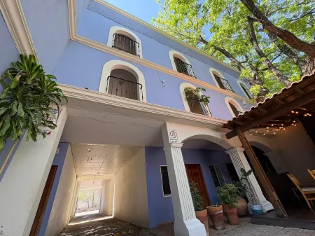 Hotel Hacienda Bugambilias