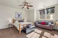 2 BR 2.5 BTH + loft -  Central, A/C & Spacious!