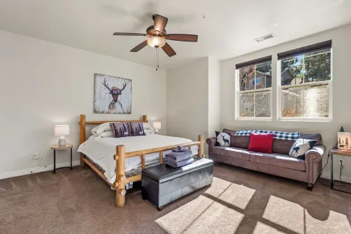 2 BR 2.5 BTH + loft -  Central, A/C & Spacious!