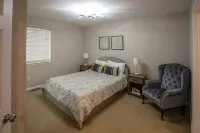 Home Stays SGF /near Ozark Empire Fairgrounds Hotels near Springfield-Branson National Airport