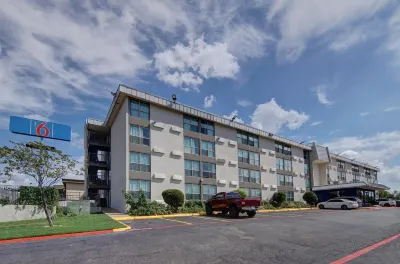 Motel 6 Fort Worth, TX - Downtown East فنادق في فورت وورث