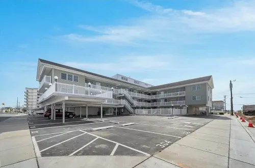 7203 Atlantic Ave Unit 304Recently renovated condo right by the beach !!