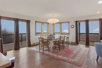 Maple at Lake Bluff Preserve-Spectacular Lake Michigan Views-Sleeps 12