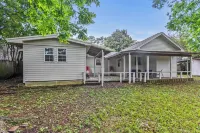 3 Miles from Campus and 1 mile from downtown Tuscaloosa!