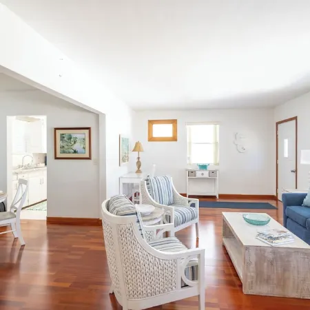 The Hibiscus Haven~ centrally located near hospital/ downtown Stuart