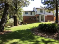300 Mtrs To Town Centre - Modern 3 bedroom Home Hotels near Stony Creek Gallery