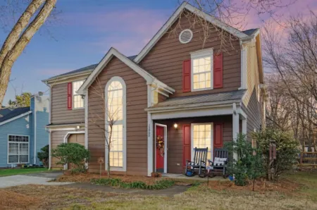 Charming house 5 minutes away from Carowinds AMSPARK & 20 minutes to downtown Отели рядом с достопримечательностью «Rivergate»