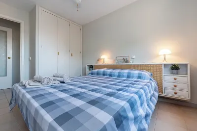 Can Costelles - Ático en Primera Línea con Vistas al Mar, Piscina y Parking Hotels near Cambrils Beach Platja Prat d'En Fores y Regueral