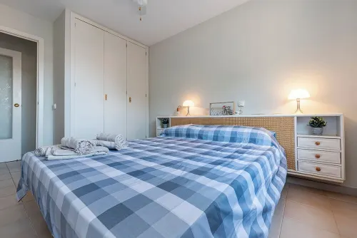 Can Costelles - Ático en Primera Línea con Vistas al Mar, Piscina y Parking