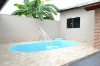 HOUSE W / POOL HEAT. SOLAR, AIR COND, WIFI AND TV WITH NETFLIX! SLEEPS 13 PEOPLE