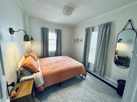 2-bedroom apartment in downtown Elkins with AC, a balcony, and WiFi.