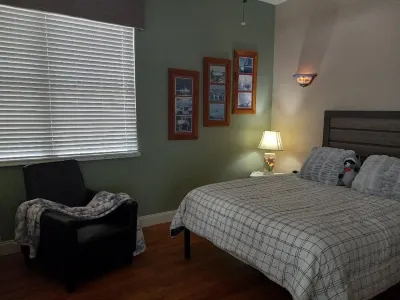 Luxury Bayview Wellness Retreat w/Pool, Salt-Water Jacuzzi, Hot Tub...+ more! Hotels near Bayshore High School