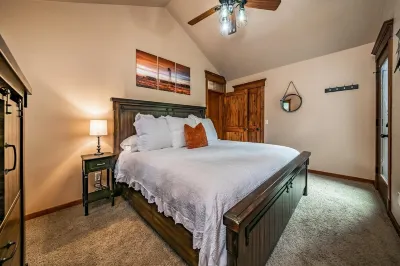 4 BED, 3-BATH PRIVATE FLAGSTAFF RETREAT CENTERALLY LOCATED NEAR MTB & ATV TRAILS