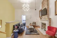 Downtown Historic District Apartment Walking Distance to Everything Quiet Street