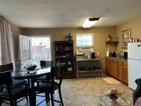 Chic Studio B w/private yard