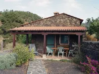 Little house with all the comforts in the middle of nature and near the town.