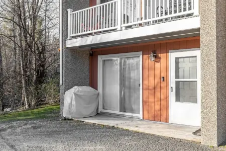 Gorgeous & Cozy Mountain View with Wood Stove! Ski / Hiking / Wi-Fi / Pool Отели рядом с достопримечательностью «Hunter Mountain NY Snow Tubing»