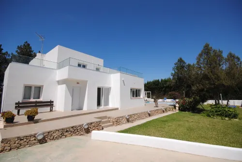 Large Modern Villa, Private Pool & Garden, Close to San Agustin & San Antonio