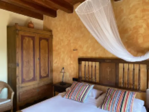 Les Corts de Cal Farrés, rural house 1 h. from BCN: swimming pool, bbq, garden Hotels in Anoia