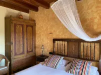 Les Corts de Cal Farrés, rural house 1 h. from BCN: swimming pool, bbq, garden