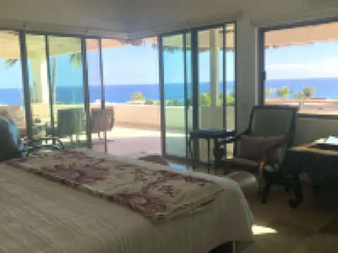 Private 2nd Floor Suite w/outdoor kitchen. Sweeping Ocean Views. Max. 2 people