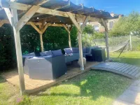 Gîte 4/5p, 2 bedrooms, private garden, shared pool
