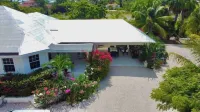 Less than 5 mins from Grace Bay Studio with short walk to the beach.