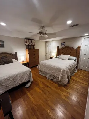 Serenity Cove Lakehouse Retreat, Indoor Pool, Gatherings,Events,Lake Conroe Hotels near Corinthian Point Yacht
