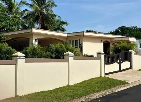 Entire Private House Perfect for a  Tropical Gateway