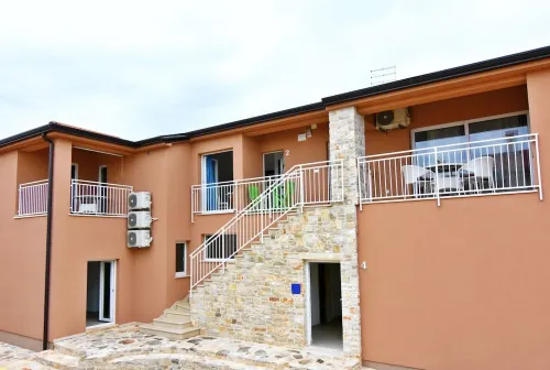 NOA2 Poreč-Tar apartment with pool, balcony, games room, Wi-Fi, barbeque