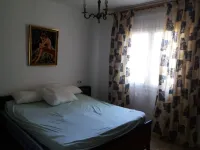 Charming house 15mn walk from the beach, quiet area,