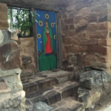 Luxurious and sanitized Studio, original adobe walls, wood floor, real sanctuary