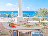Postcard Perfect Getaway! Roof top pool and amenities